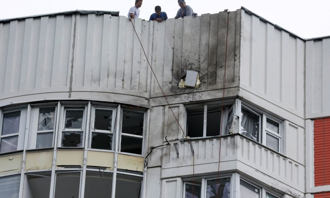 2023-05-30t111104z_764656330_rc2z81a3sdpz_rtrmadp_3_ukraine-crisis-attack-moscow